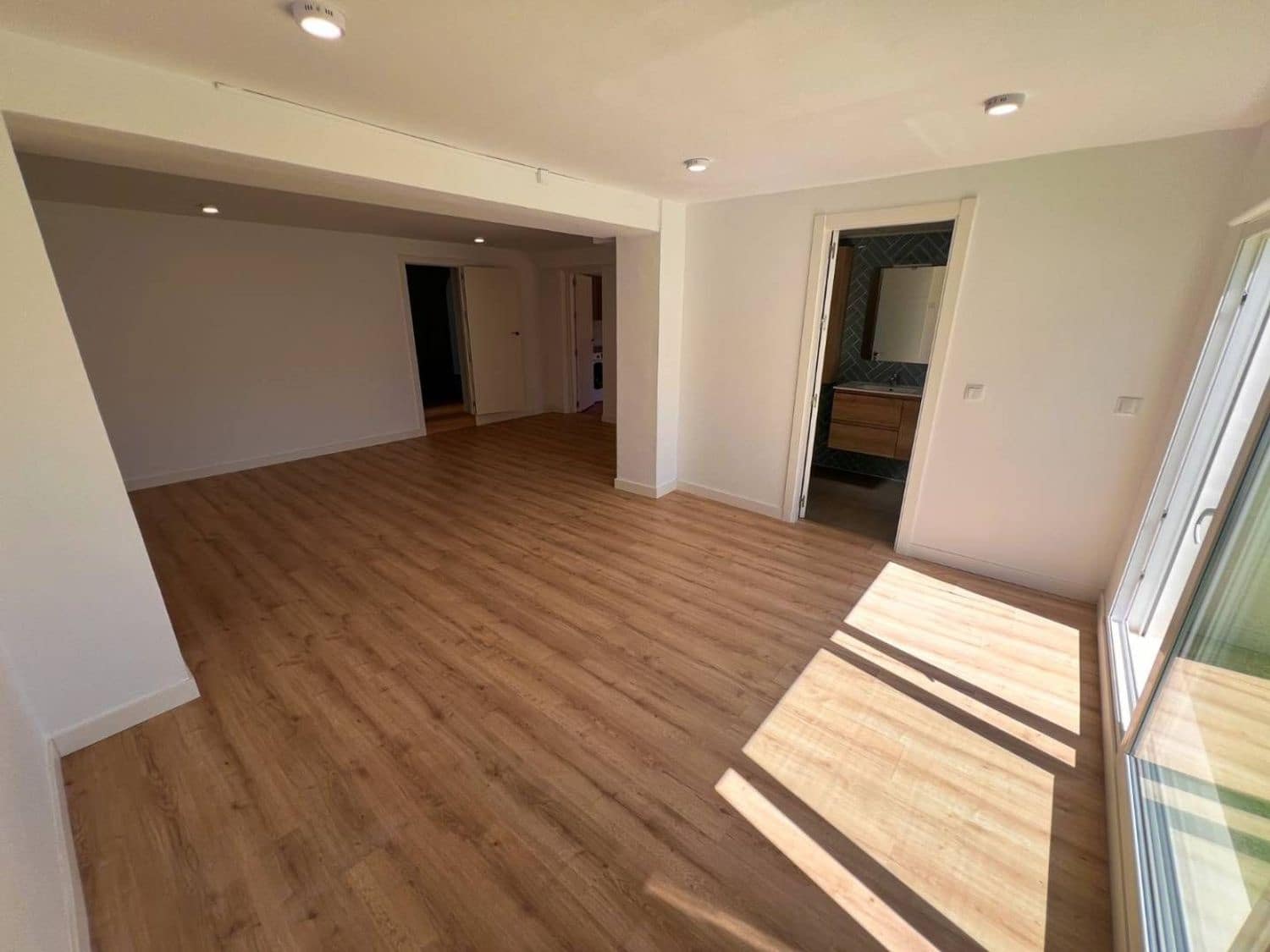 5 soverom Villa til salgs i Alicante by med svømmebasseng garasje - € 665 000 (Ref: 9895554)