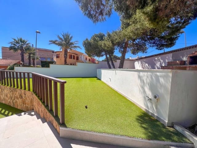 5 soverom Villa til salgs i Alicante by med svømmebasseng garasje - € 665 000 (Ref: 9895554)