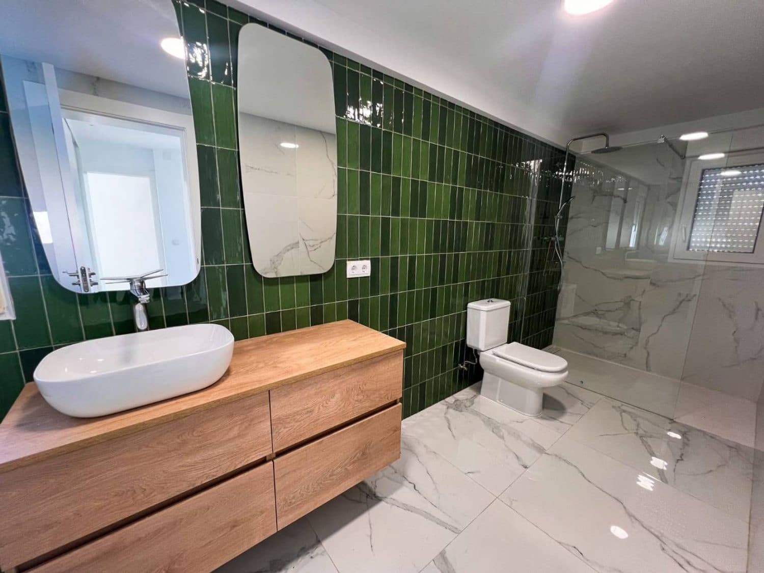 5 soverom Villa til salgs i Alicante by med svømmebasseng garasje - € 665 000 (Ref: 9895554)