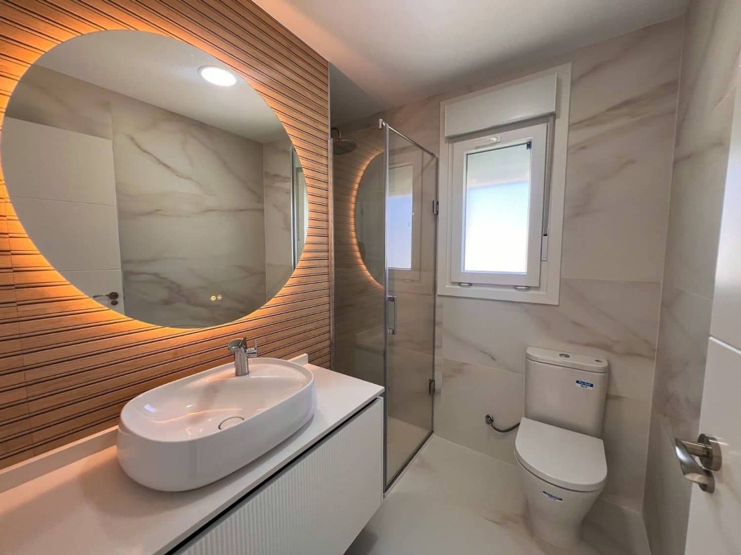 5 soverom Villa til salgs i Alicante by med svømmebasseng garasje - € 665 000 (Ref: 9895554)