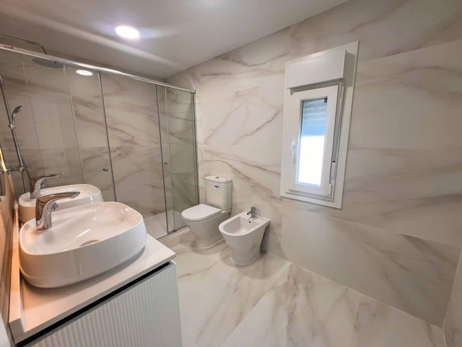 5 soverom Villa til salgs i Alicante by med svømmebasseng garasje - € 665 000 (Ref: 9895554)
