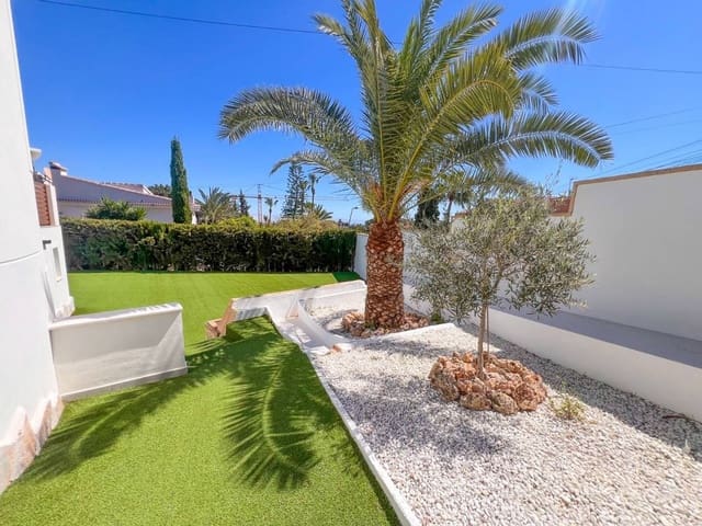 5 soverom Villa til salgs i Alicante by med svømmebasseng garasje - € 665 000 (Ref: 9895554)