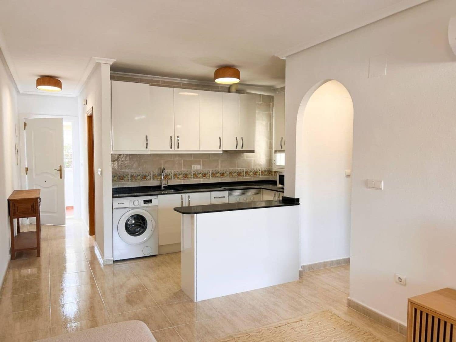 Apartamento de 2 habitaciones en Alicante / Alacant ciudad en venta con piscina garaje - 168.000 € (Ref: 9898653)