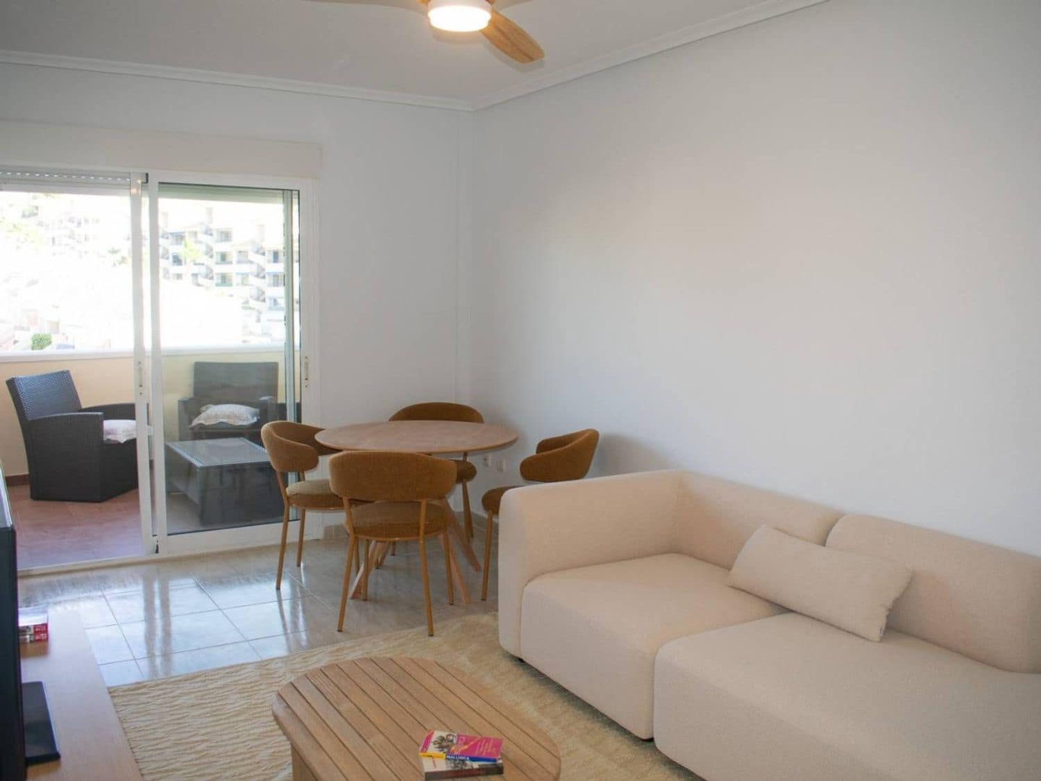 Apartamento de 2 habitaciones en Alicante / Alacant ciudad en venta con piscina garaje - 168.000 € (Ref: 9898653)