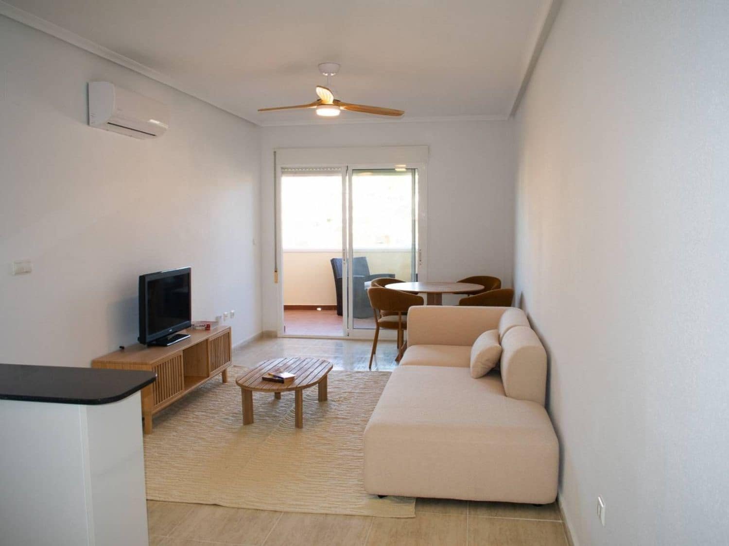 Apartamento de 2 habitaciones en Alicante / Alacant ciudad en venta con piscina garaje - 168.000 € (Ref: 9898653)