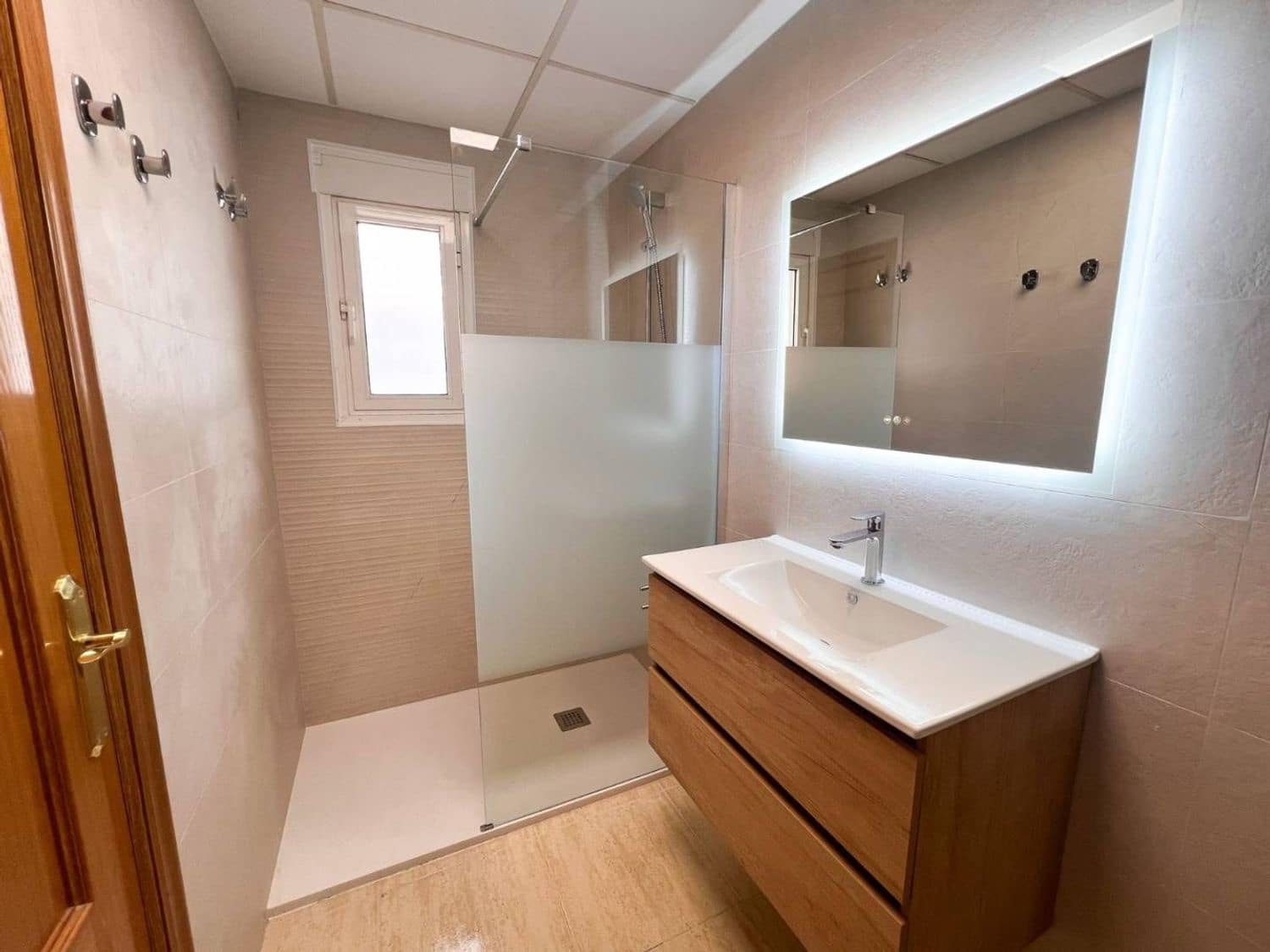 Apartamento de 2 habitaciones en Alicante / Alacant ciudad en venta con piscina garaje - 168.000 € (Ref: 9898653)
