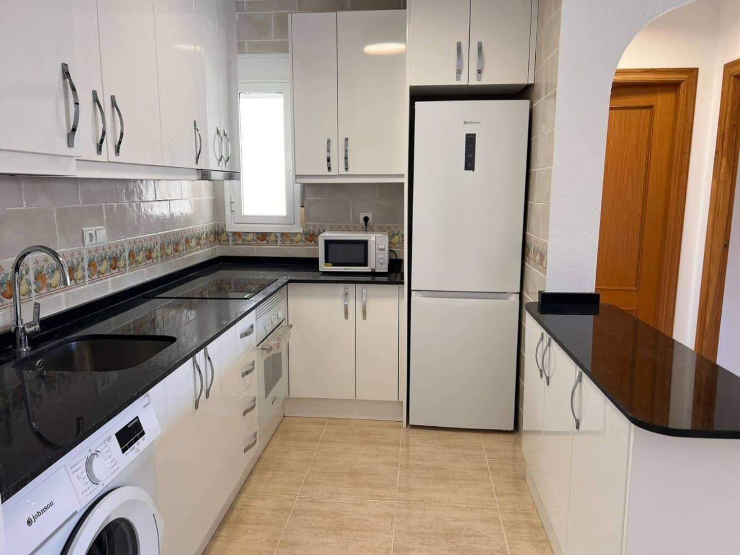 Apartamento de 2 habitaciones en Alicante / Alacant ciudad en venta con piscina garaje - 168.000 € (Ref: 9898653)