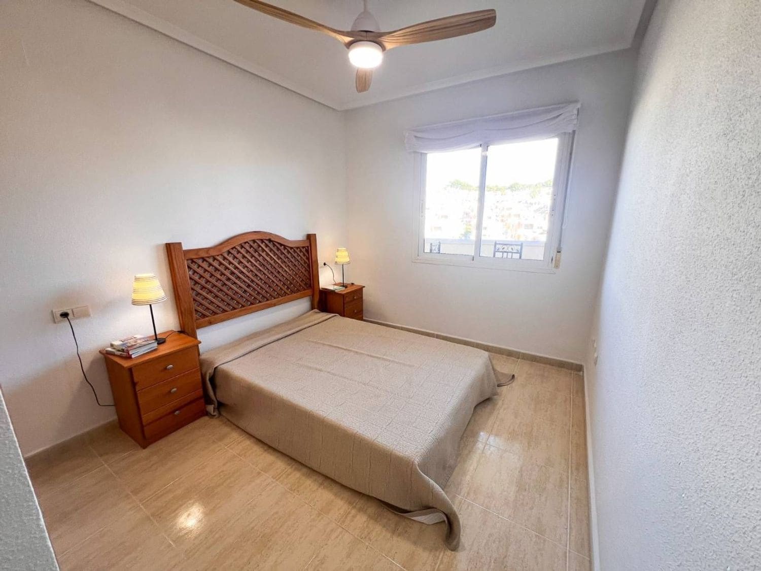 Apartamento de 2 habitaciones en Alicante / Alacant ciudad en venta con piscina garaje - 168.000 € (Ref: 9898653)