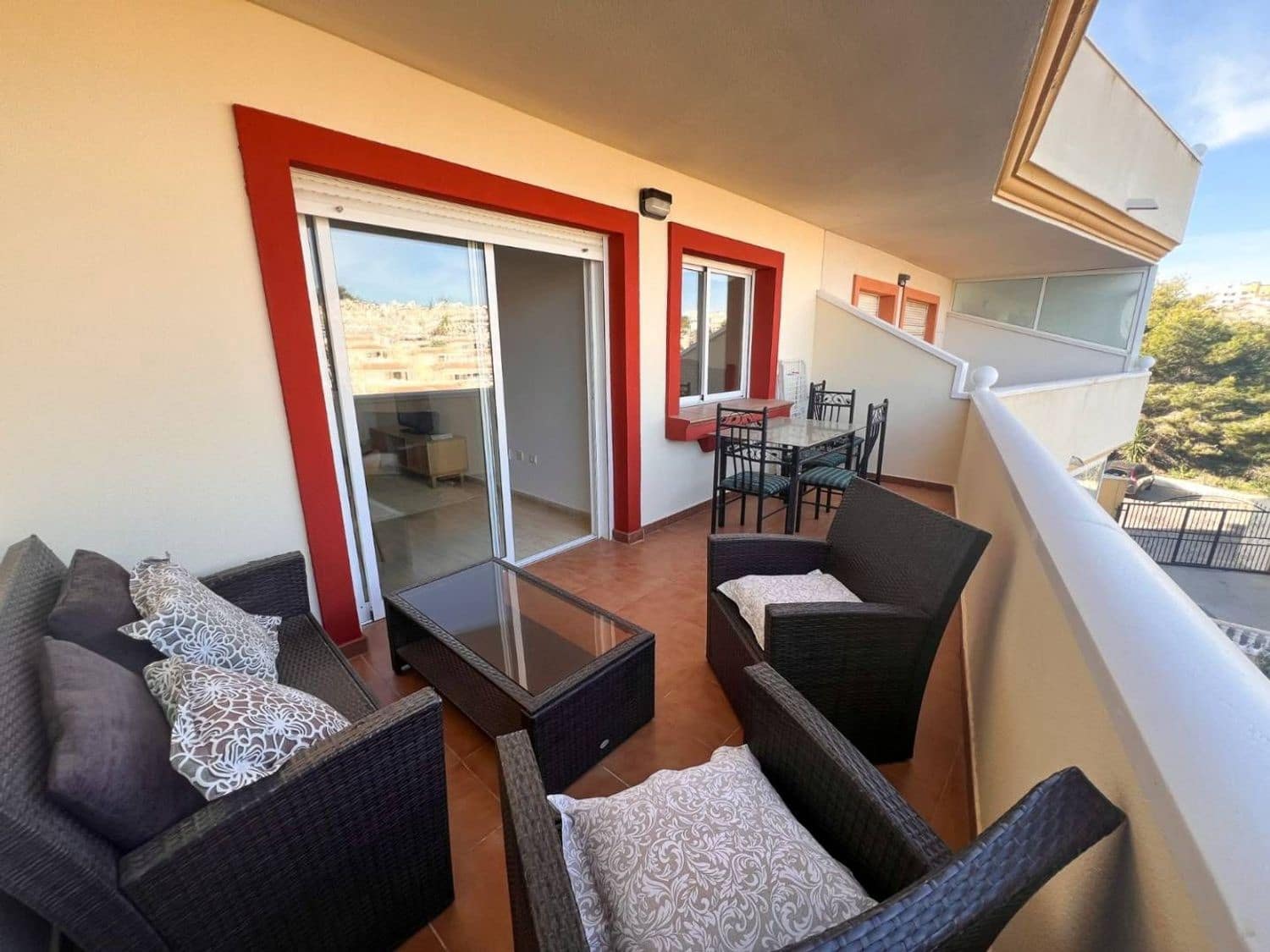 Apartamento de 2 habitaciones en Alicante / Alacant ciudad en venta con piscina garaje - 168.000 € (Ref: 9898653)