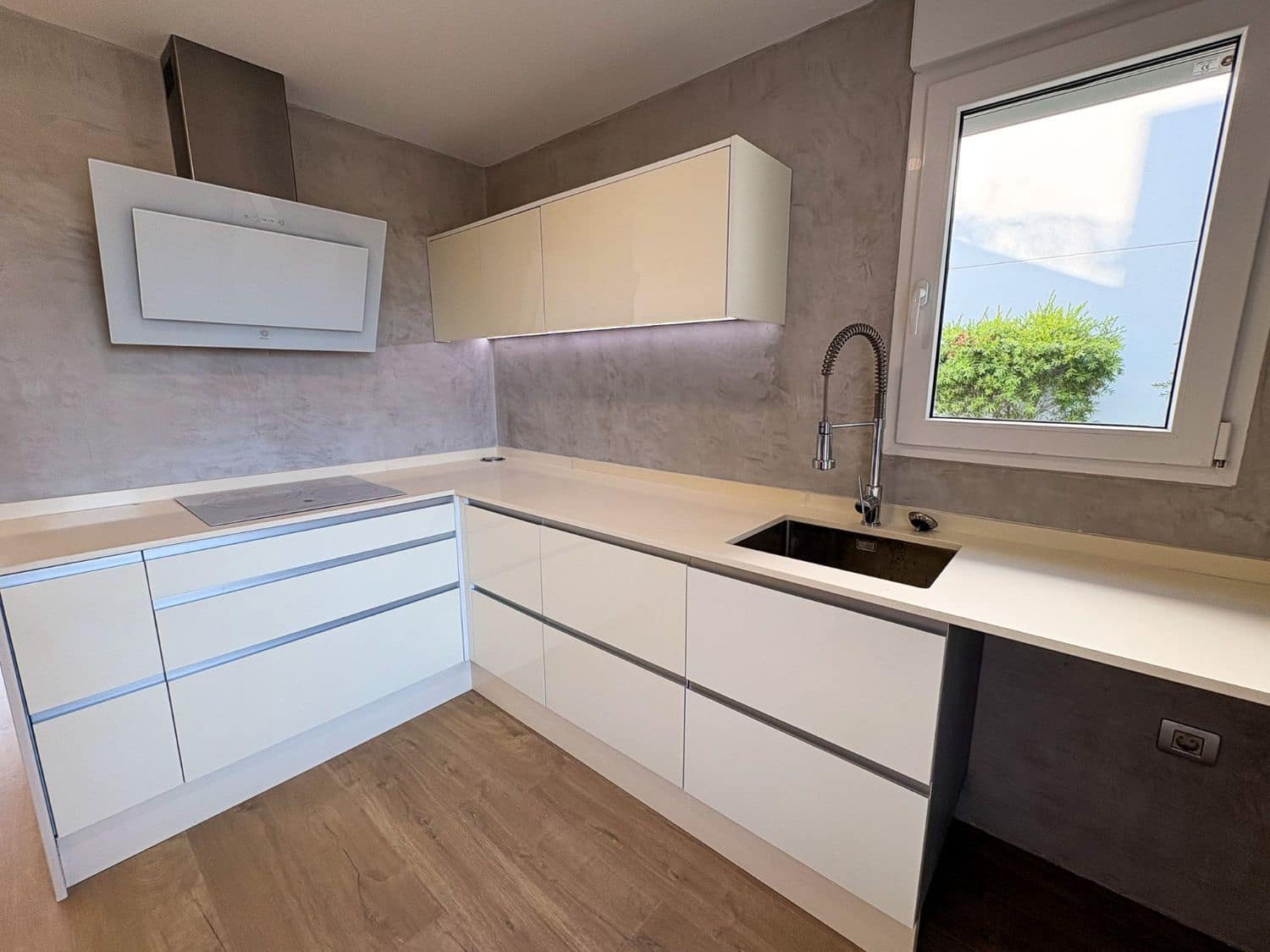 3 bedroom Semi-detached Villa for sale in Alicante / Alacant city with pool garage - € 540,000 (Ref: 9902607)