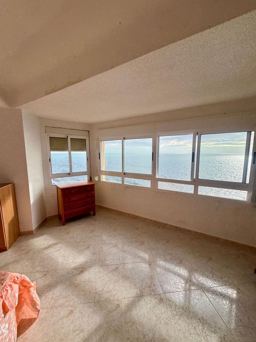 Apartamento de 4 habitaciones en Torrevieja en venta con piscina garaje - 350.000 € (Ref: 9912438)