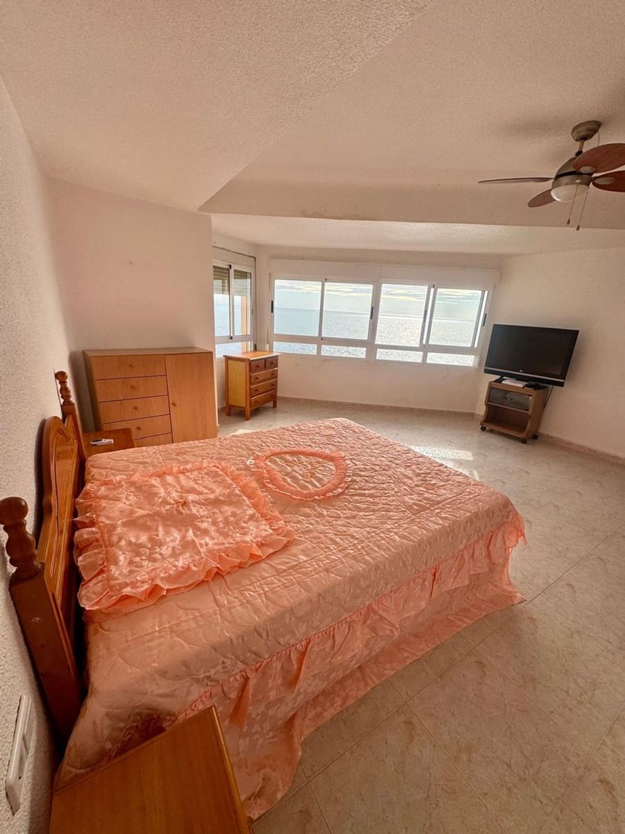 Apartamento de 4 habitaciones en Torrevieja en venta con piscina garaje - 350.000 € (Ref: 9912438)
