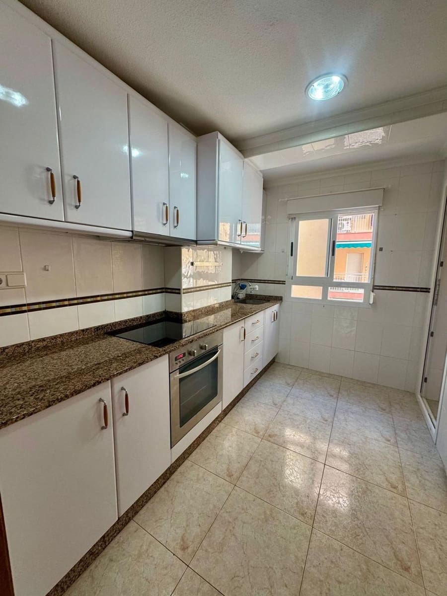 Apartamento de 4 habitaciones en Torrevieja en venta con piscina garaje - 350.000 € (Ref: 9912438)