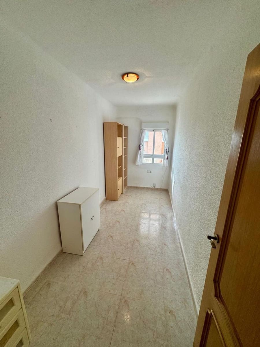 Apartamento de 4 habitaciones en Torrevieja en venta con piscina garaje - 350.000 € (Ref: 9912438)
