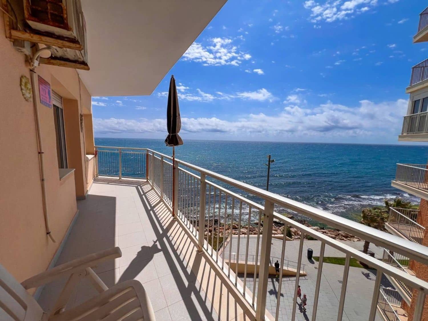 Apartamento de 4 habitaciones en Torrevieja en venta con piscina garaje - 350.000 € (Ref: 9912438)