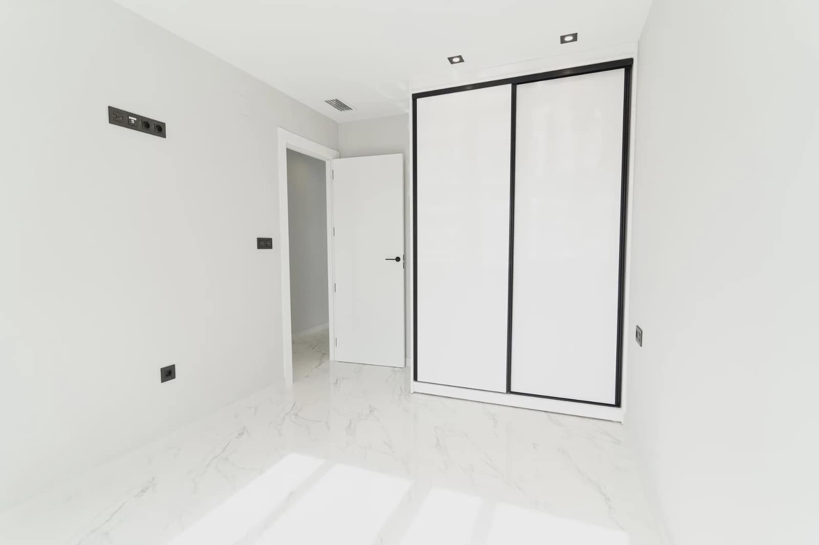 4 Zimmer Villa zu verkaufen in Orihuela Costa mit Pool - 699.900 € (Ref: 9961268)