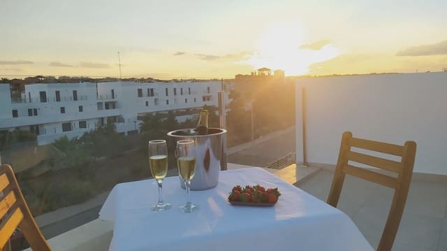 3 soveværelse Villa til salg i Los Almendros (Orihuela Costa), Orihuela med swimmingpool garage - € 669.900 (Ref: 9961275)
