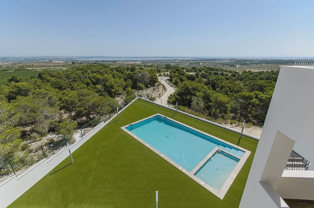 3 sovrum Bungalow till salu i San Miguel de Salinas med pool garage - 399 000 € (Ref: 9968665)