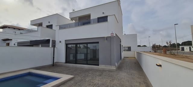 3 makuuhuone Huvila myytävänä paikassa Villamartin, Orihuela mukana uima-altaan 
autotalli - 549 900 € (Ref: 9968667)