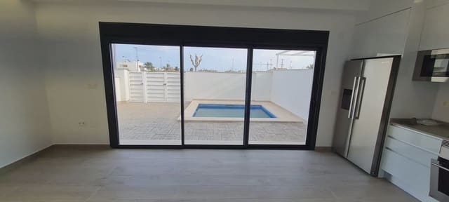 3 makuuhuone Huvila myytävänä paikassa Villamartin, Orihuela mukana uima-altaan 
autotalli - 549 900 € (Ref: 9968667)