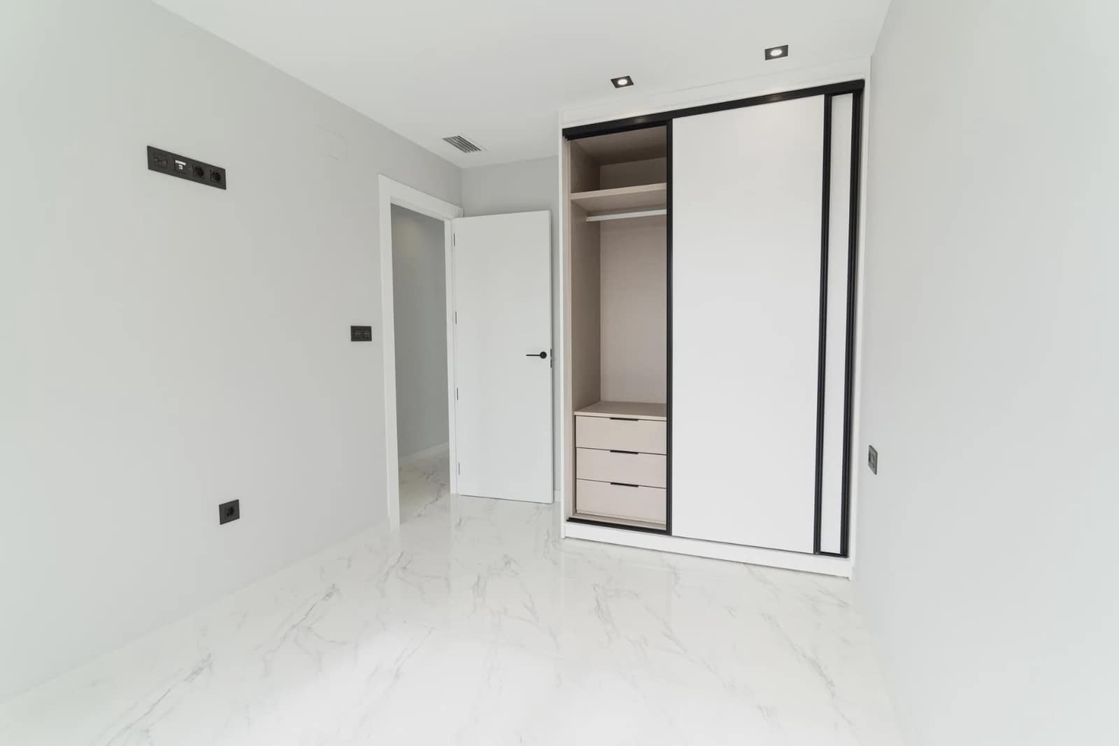 4 chambre Villa/Maison à vendre à Orihuela Costa avec piscine - 699 900 € (Ref: 9968674)
