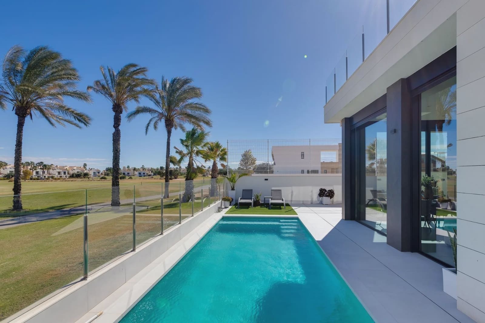 3 Zimmer Villa zu verkaufen in Pilar de la Horadada mit Pool Garage - 594.000 € (Ref: 9968706)