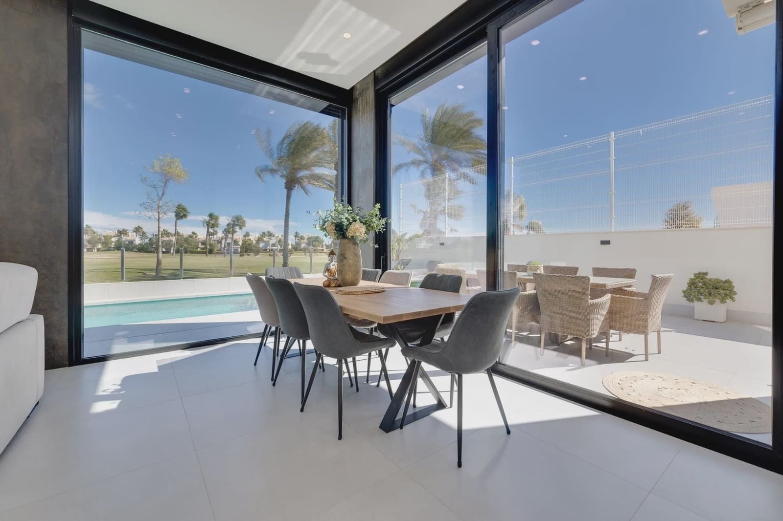 3 Zimmer Villa zu verkaufen in Pilar de la Horadada mit Pool Garage - 594.000 € (Ref: 9968706)