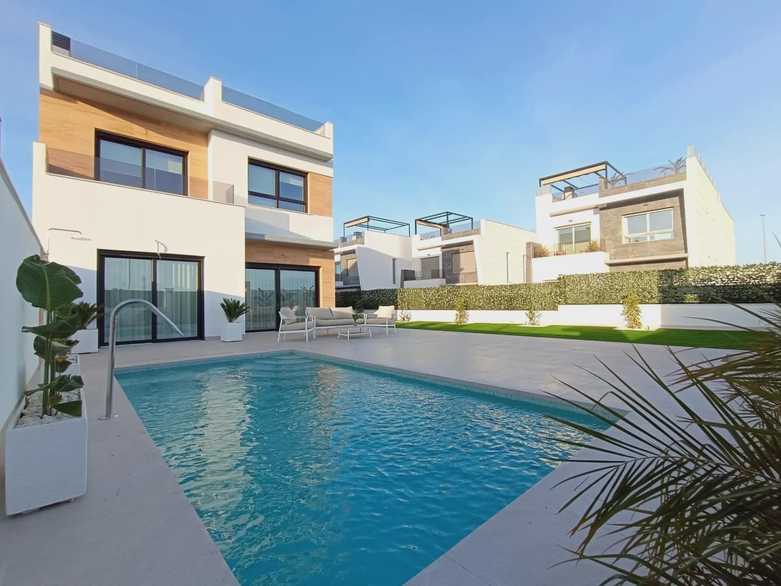 3 bedroom Villa for sale in Benijofar with pool garage - € 465,000 (Ref: 9968733)
