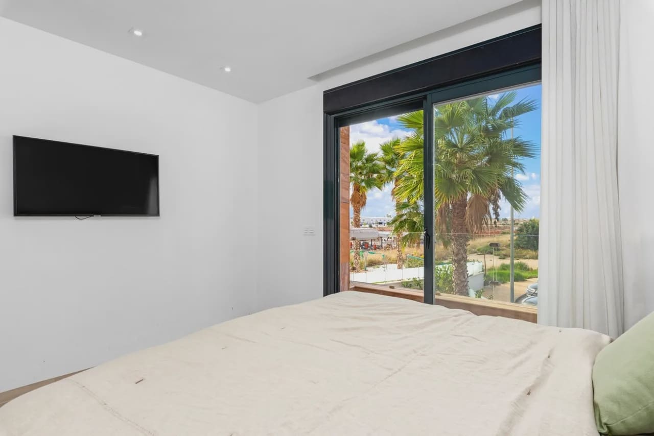5 slaapkamer Villa te koop in Cabo Roig met zwembad garage - € 829.000 (Ref: 9977700)