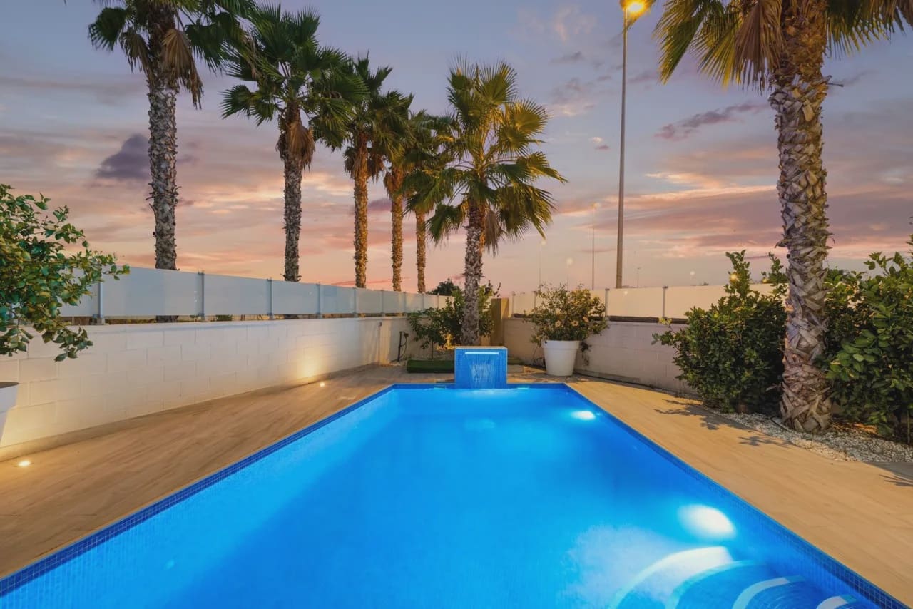 5 slaapkamer Villa te koop in Cabo Roig met zwembad garage - € 829.000 (Ref: 9977700)