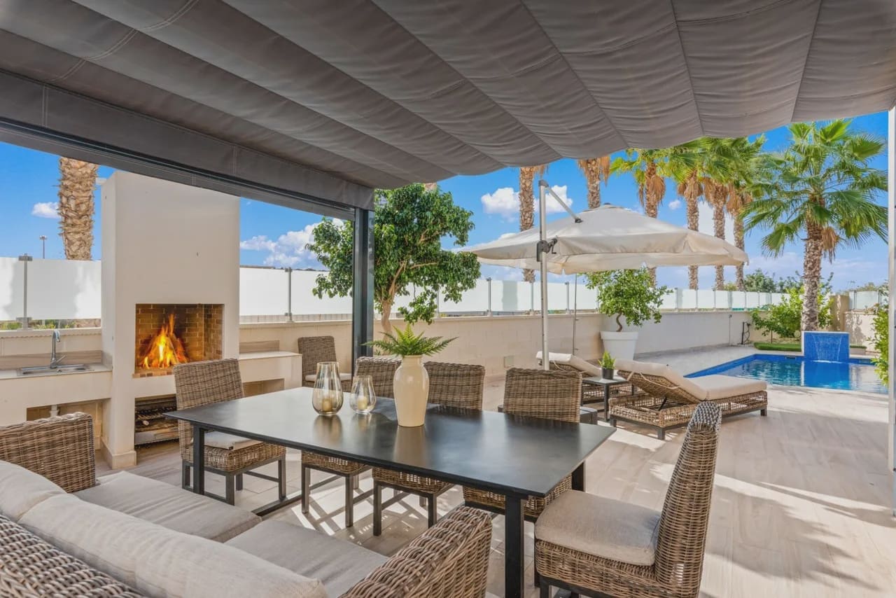 5 slaapkamer Villa te koop in Cabo Roig met zwembad garage - € 829.000 (Ref: 9977700)