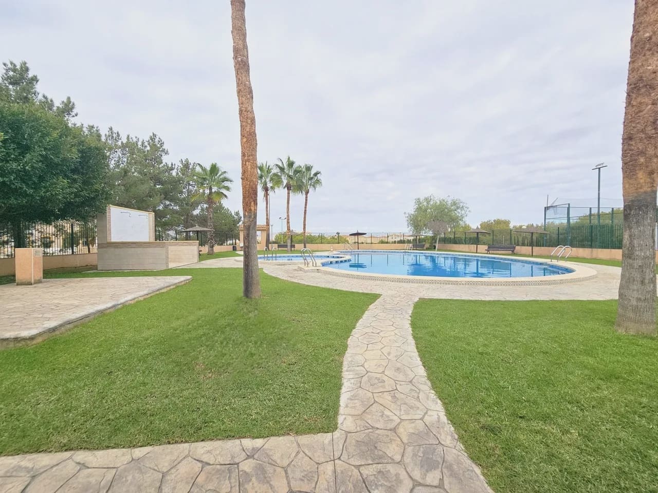 6 sypialnia Dom na sprzedaż w Los Altos z basenem garażem - 280 000 € (Ref: 9977703)