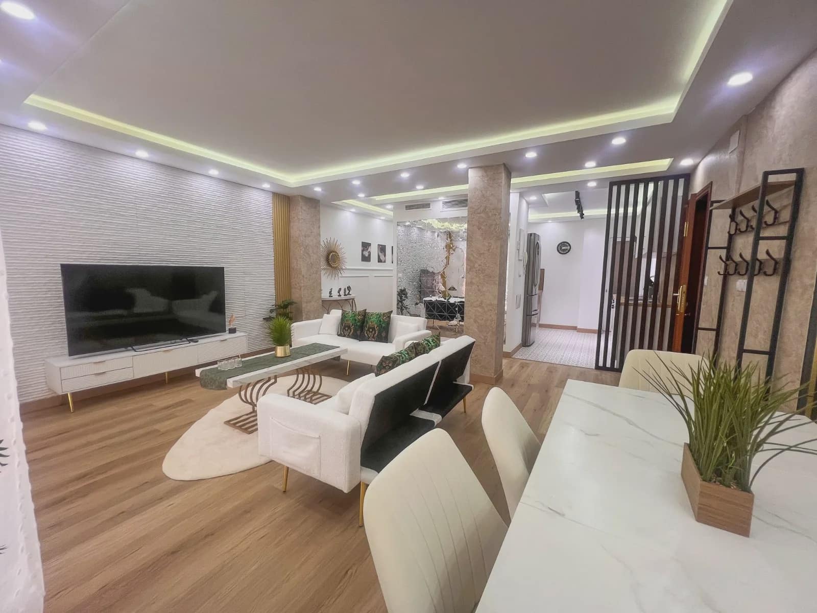 4 bedroom Apartment for sale in Torrevieja - € 285,000 (Ref: 9977706)