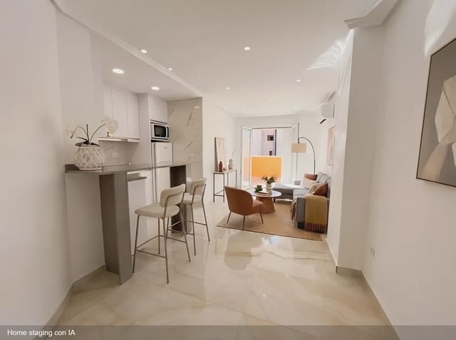 2 soveværelse Villa til salg i Puerto Deportivo, Torrevieja med garage - € 198.900 (Ref: 9977707)