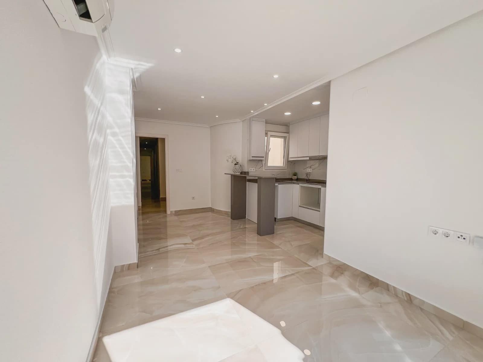 2 soveværelse Villa til salg i Torrevieja med garage - € 198.900 (Ref: 9977707)