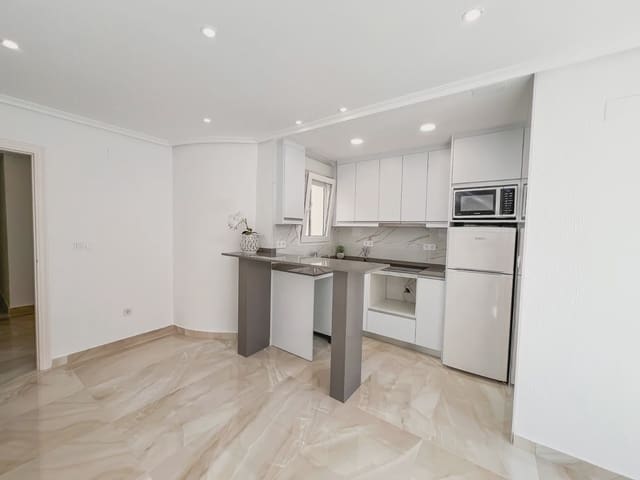 2 soveværelse Villa til salg i Puerto Deportivo, Torrevieja med garage - € 198.900 (Ref: 9977707)