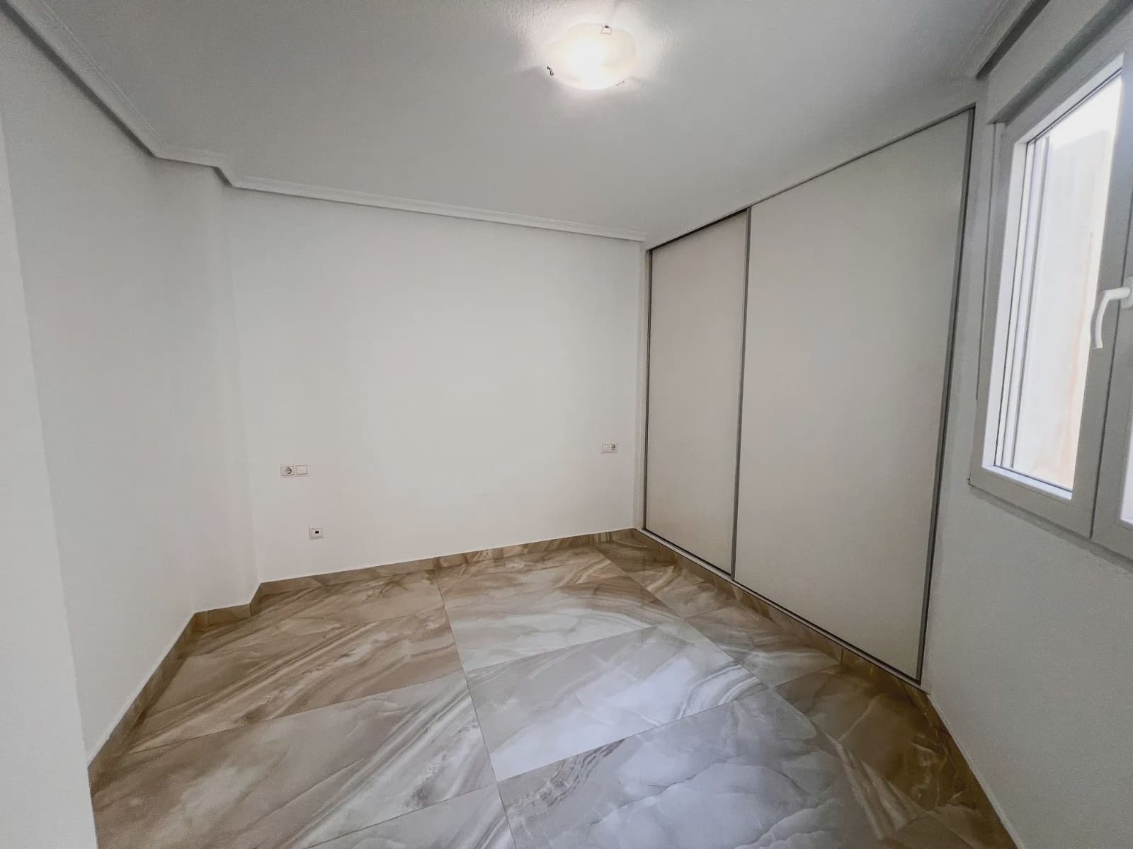 2 soveværelse Villa til salg i Torrevieja med garage - € 198.900 (Ref: 9977707)