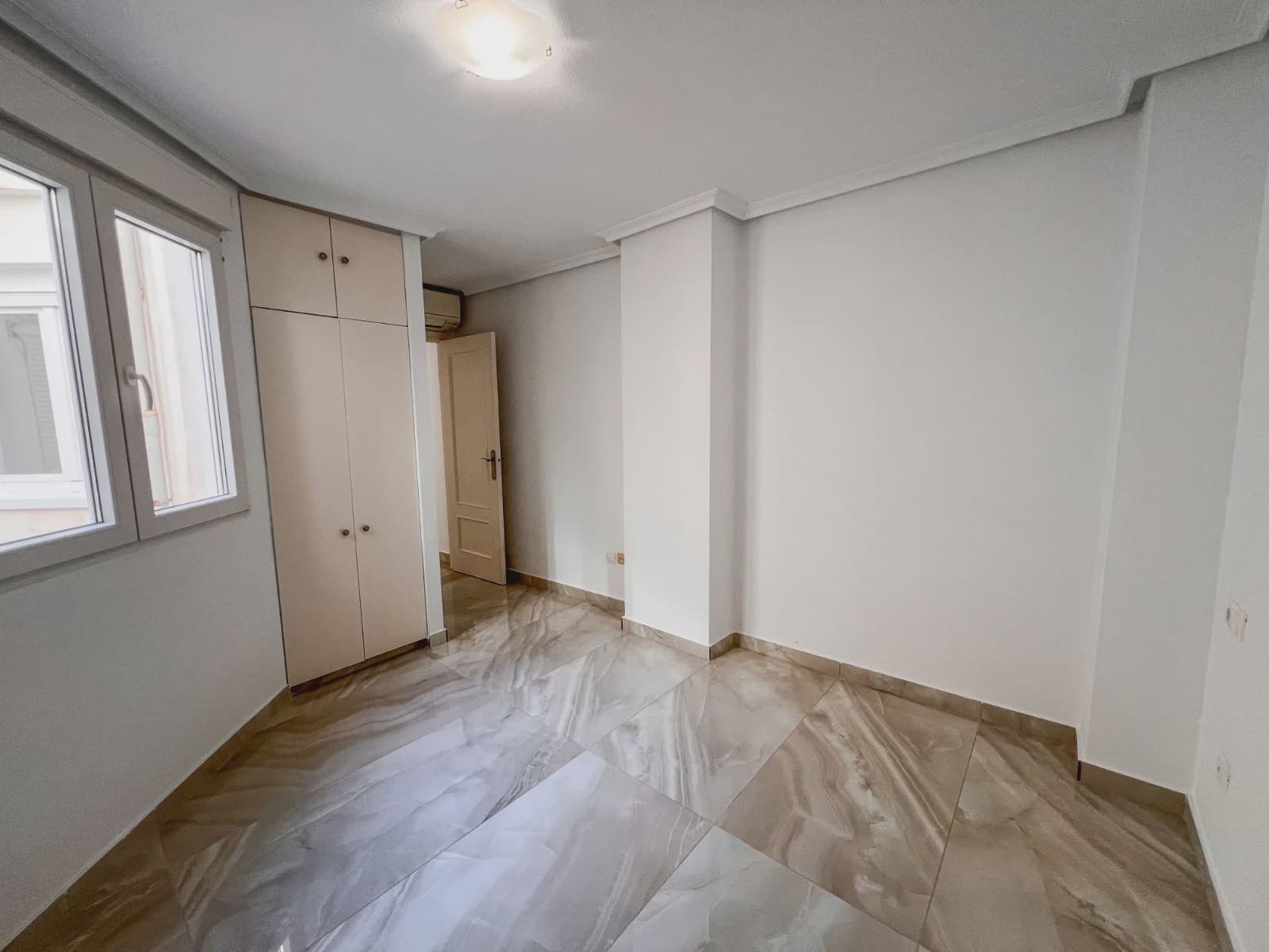 2 soveværelse Villa til salg i Torrevieja med garage - € 198.900 (Ref: 9977707)