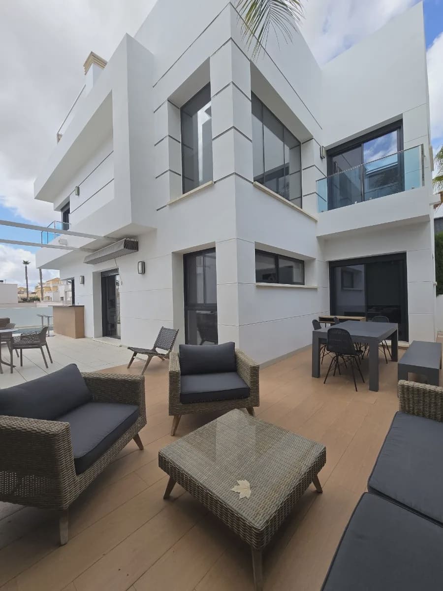 3 soveværelse Villa til salg i Ciudad Quesada med swimmingpool garage - € 470.000 (Ref: 9977708)