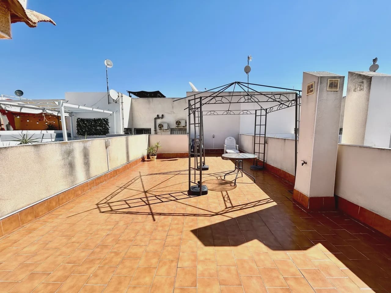 2 bedroom Villa for sale in Los Altos with pool garage - € 155,900 (Ref: 9977709)
