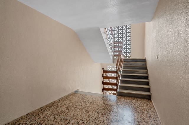 Apartamento de 2 habitaciones en Torrevieja en venta con piscina garaje - 225.000 € (Ref: 9977710)