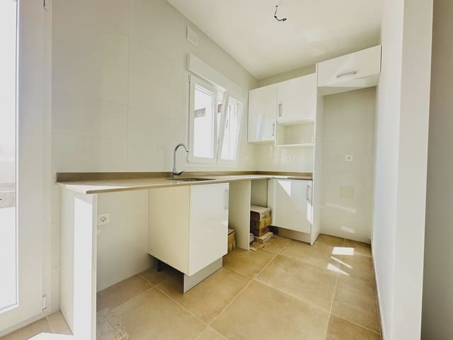 3 soverom Villa til salgs i Pilar de la Horadada ciudad, Pilar de la Horadada med svømmebasseng garasje - € 265 000 (Ref: 9979332)