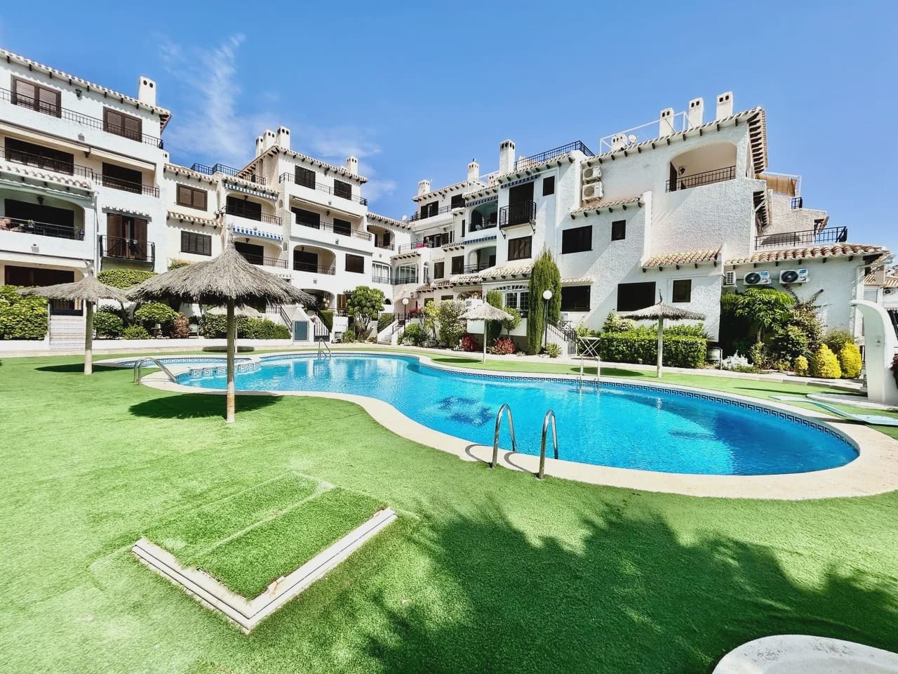 2 sypialnia Apartament na sprzedaż w Cabo Roig z basenem garażem - 205 000 € (Ref: 9979343)