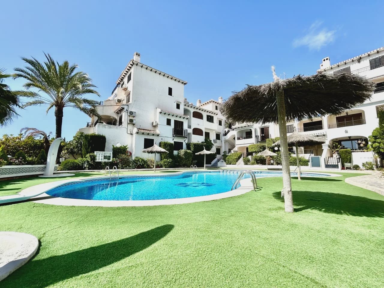 2 sypialnia Apartament na sprzedaż w Cabo Roig z basenem garażem - 205 000 € (Ref: 9979343)