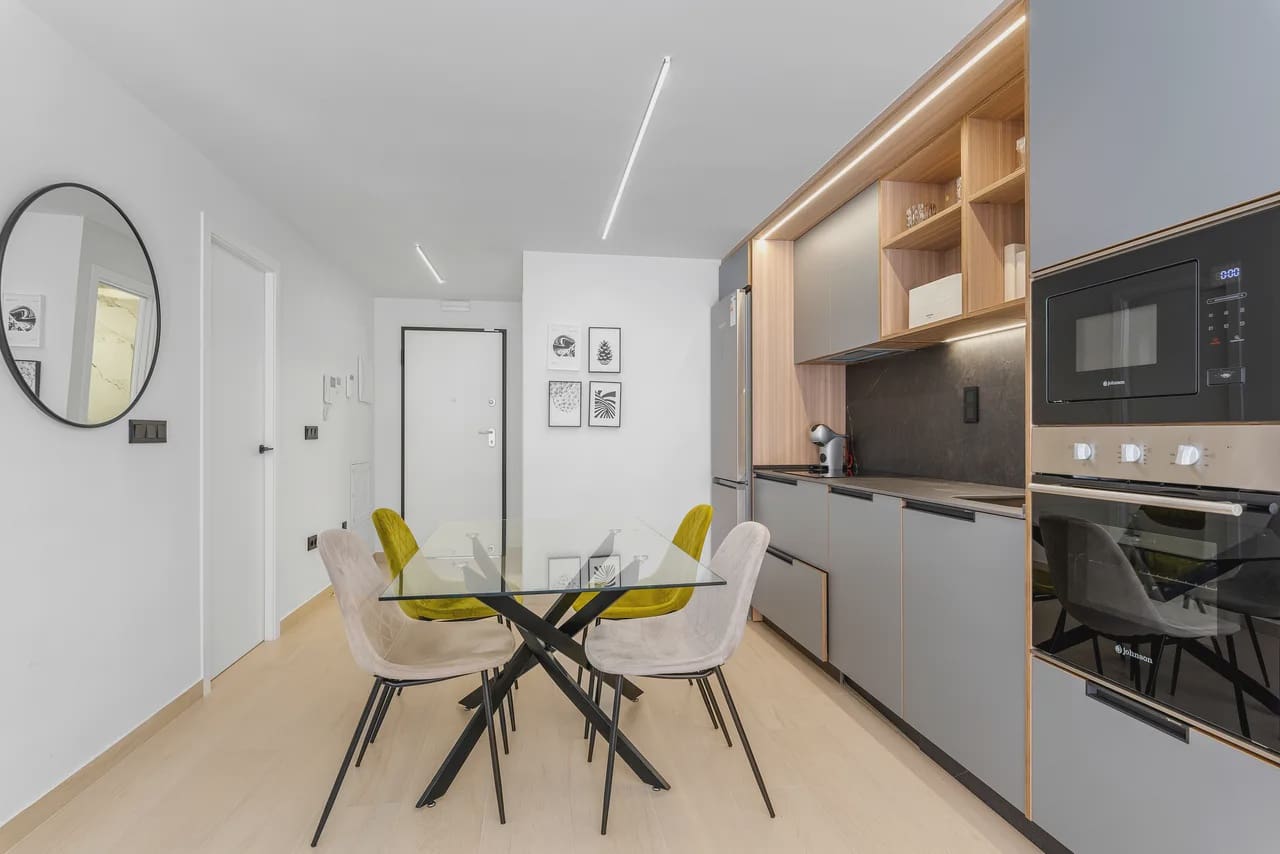 Apartamento de 2 habitaciones en Guardamar del Segura en venta con piscina garaje - 222.000 € (Ref: 9979351)