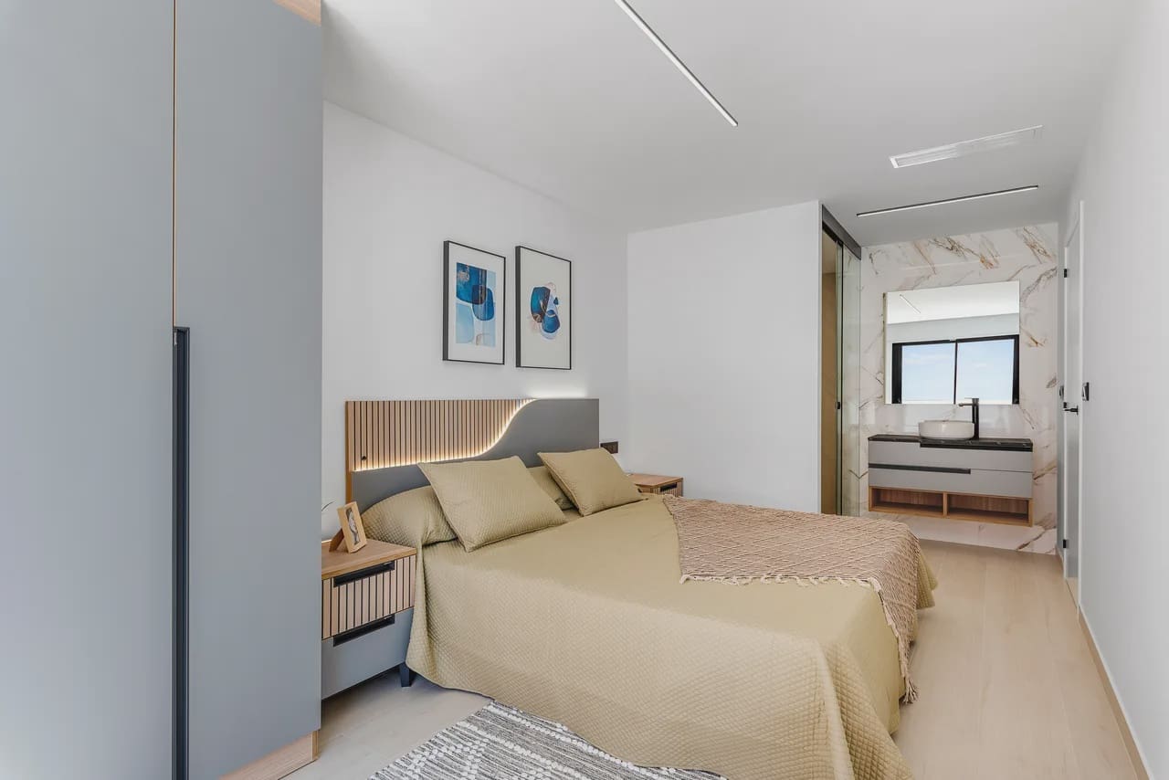 Apartamento de 2 habitaciones en Guardamar del Segura en venta con piscina garaje - 222.000 € (Ref: 9979351)
