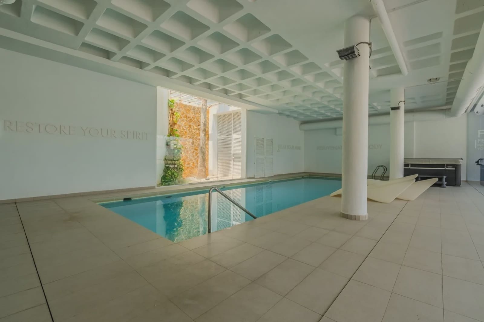 Apartamento de 2 habitaciones en Guardamar del Segura en venta con piscina garaje - 299.000 € (Ref: 9979357)