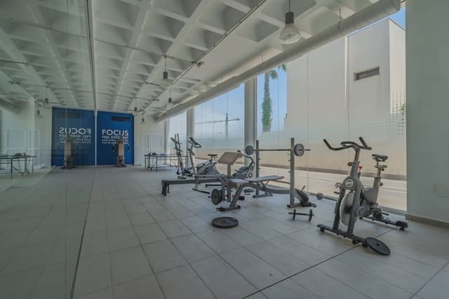 Apartamento de 2 habitaciones en Los Secanos, Guardamar del Segura en venta con piscina garaje - 299.000 € (Ref: 9979357)