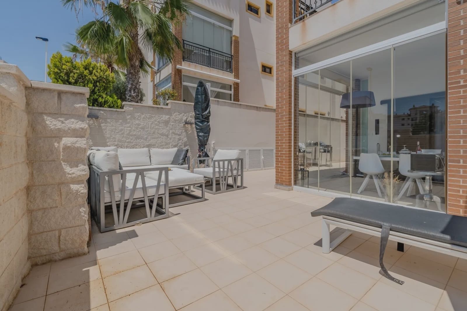 Apartamento de 2 habitaciones en Guardamar del Segura en venta con piscina garaje - 299.000 € (Ref: 9979357)