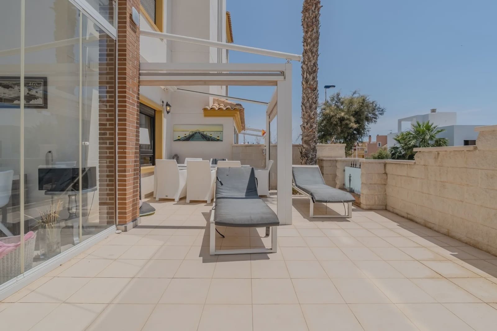 Apartamento de 2 habitaciones en Guardamar del Segura en venta con piscina garaje - 299.000 € (Ref: 9979357)